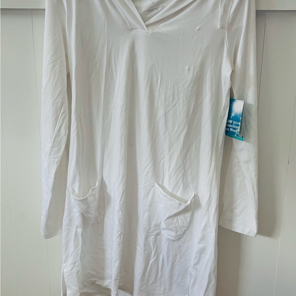 Coolibar White V-Neck Long Sleeve Top - Picture 1 of 3